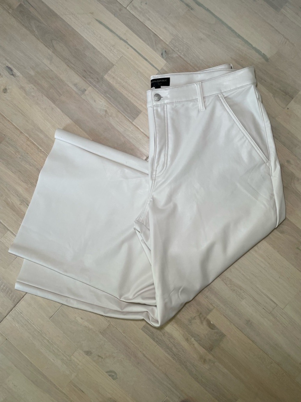 Banana Republic Vegan Leather Wide Leg Cropped Pants sz 33/16 in "Snow Day" NWT - Picture 6 of 8